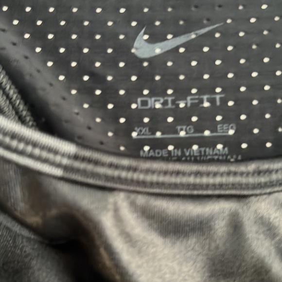 Nike padded sports bra XXL black mesh on back NWT! - Picture 2 of 4